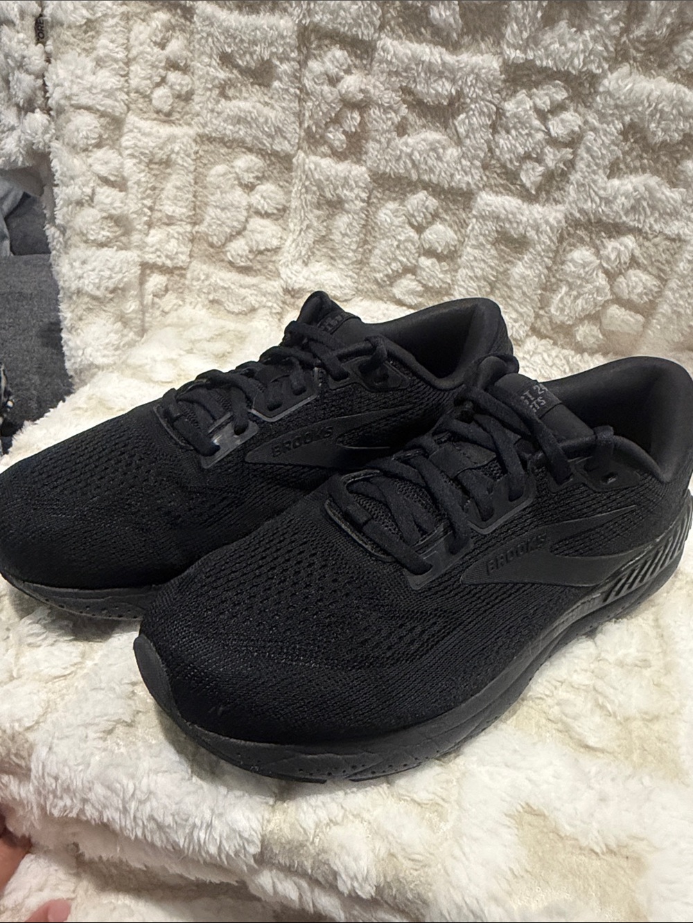 Brooks Men's Black Athletic Running Shoes - All-Black Trainer